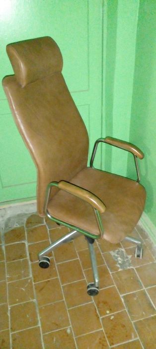 продам шкIряне крIсло