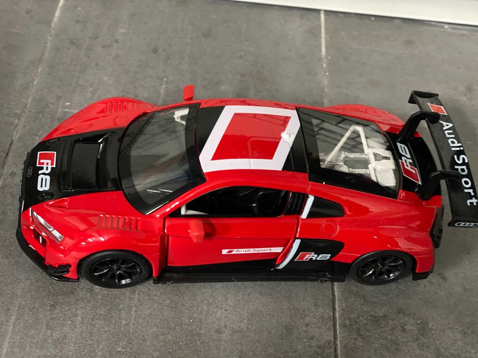 Audi R8 Sport Escala 1:32 (15cm) com leds. NOVO
