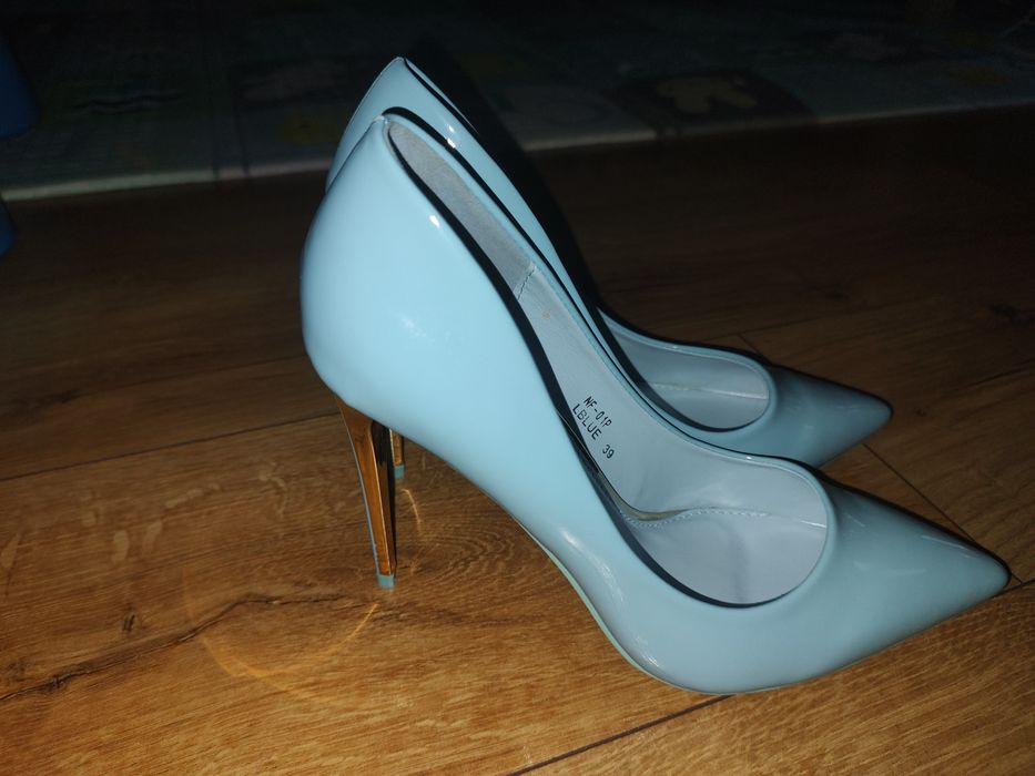 Nowe błękitne szpilki rozmiar 39 Seastar