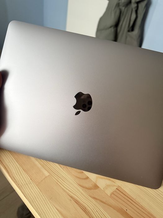 MacBook Air 13 cali M1 256/8GB 98% kondycji