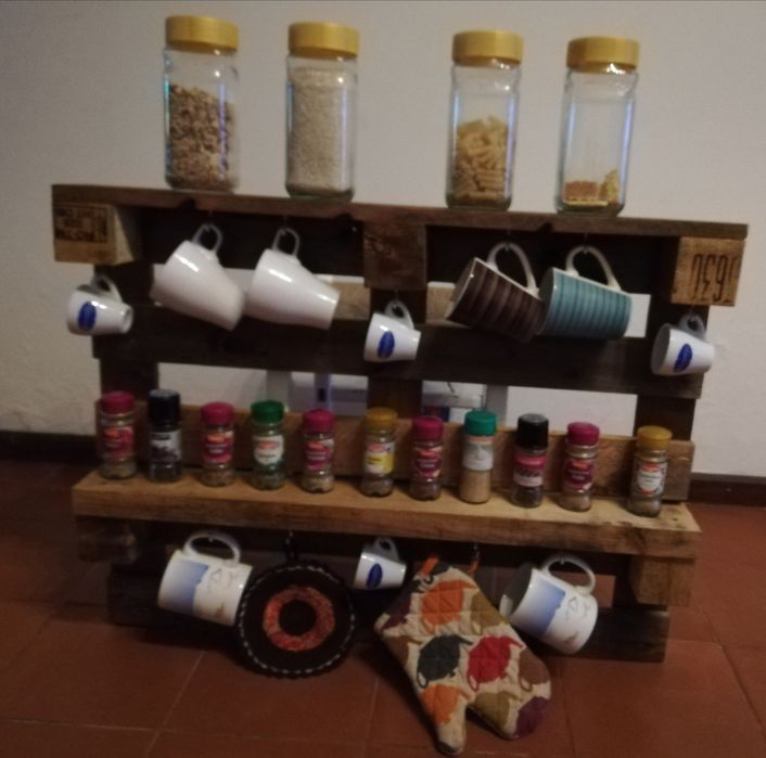 Kitchen / Bar / Restaurant Shelves – Pallets64740965395714124