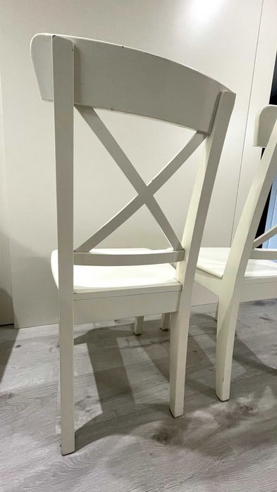 Cadeiras brancas de madeira da Ikea