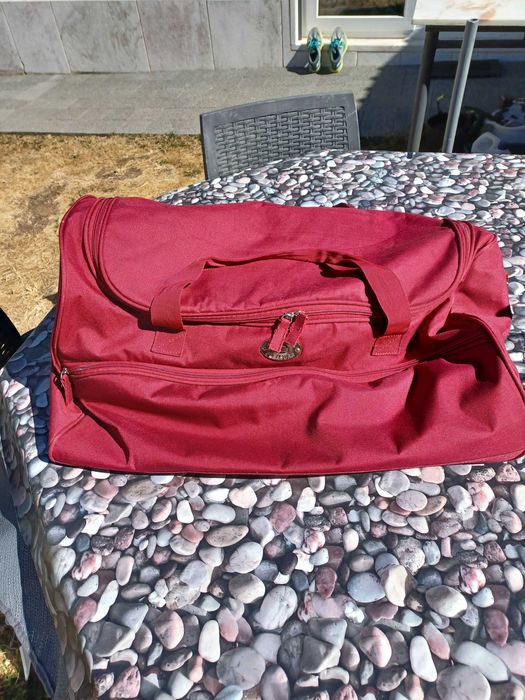 Saco de viagem em tecido em Vermelho com acessórios - NOVO