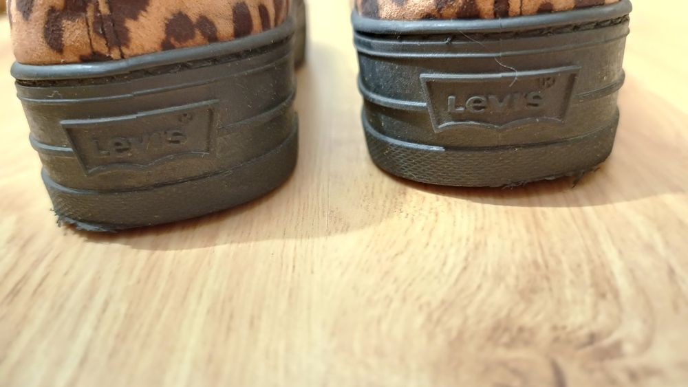 Sneakersy trampki panterka Levi's typowe 37