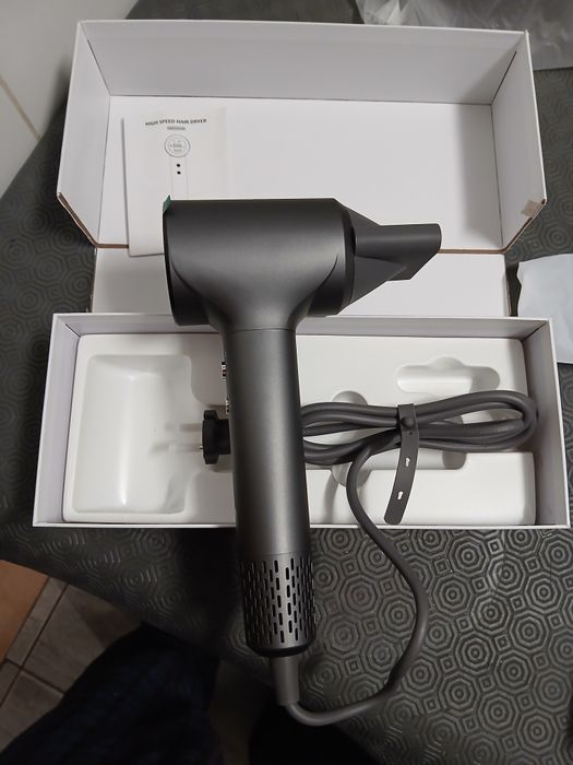 Secador cabelo de 1500w.