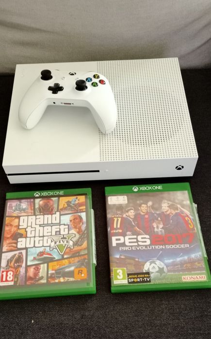 Xbox One X 1Tb com pouco uso