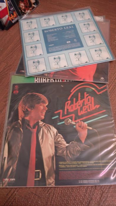 Roberto leal 
Capas e discos muito bom estado
20€