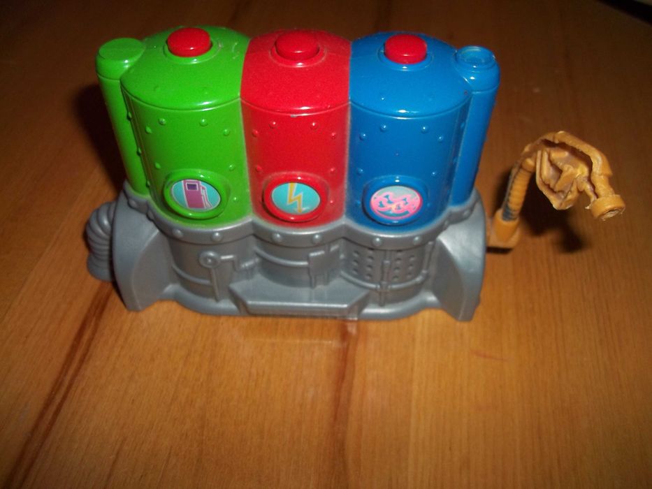 zabawka stacja tankowania pociągów stacyjkowo