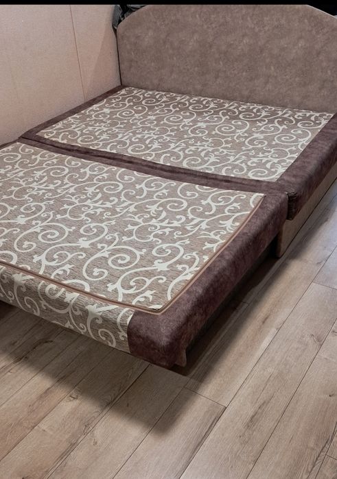 Диван 2 спальній продам срочно