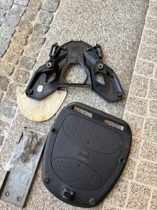 Baú GIVI Monolock E470 Simply III 47L Completo