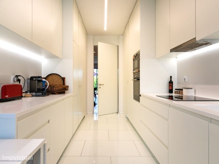 Apartamento T2 de Luxo com Jardim Privativo no Restelo, inserido em...