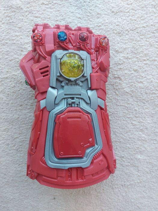 Luva eletrónica Avengers