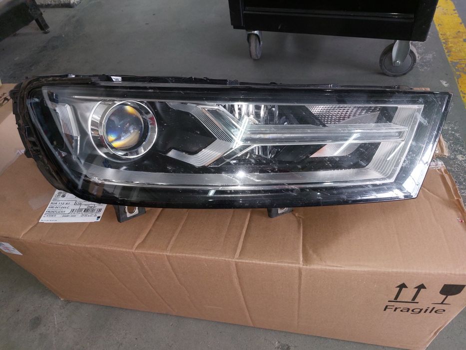 Otica direita Audi Q7