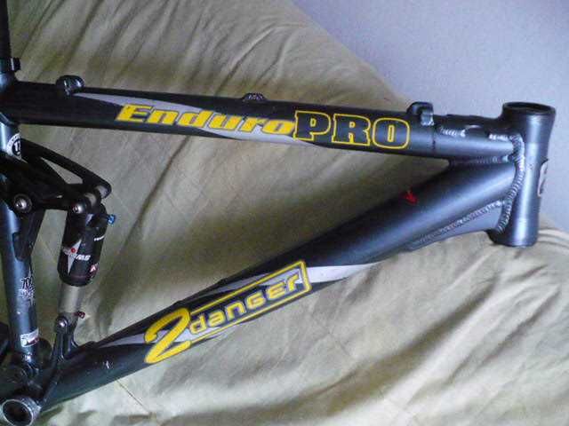 Rama rowerowa Full z damperem +suport