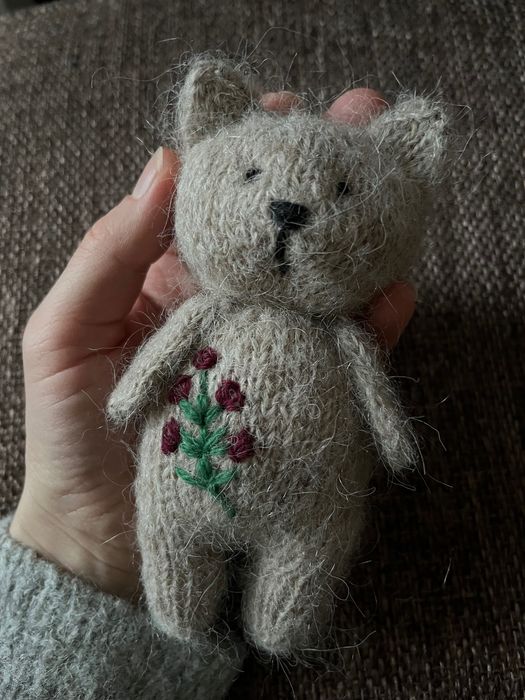 Вʼязаний ведмедик ручна робота