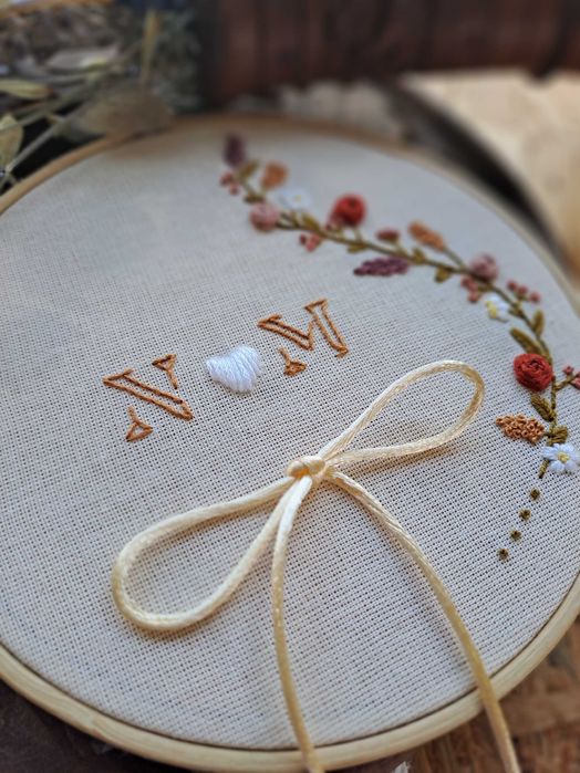 Porta-alianças bordado