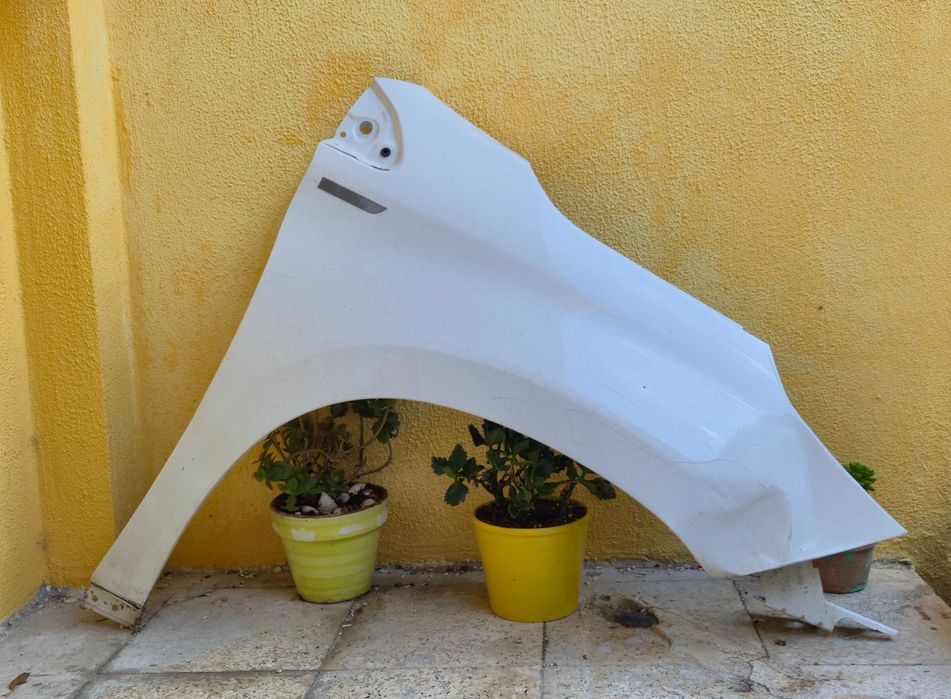 Guarda lamas frente direita para peugeot 2008