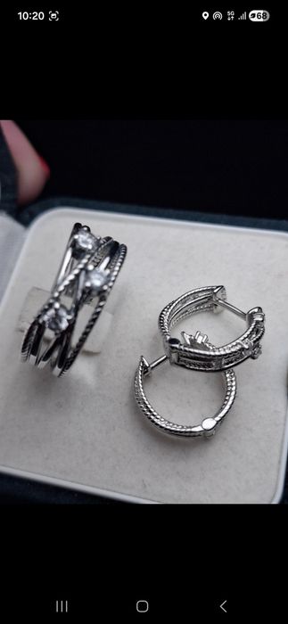 Conjunto entrelaçado prateado
