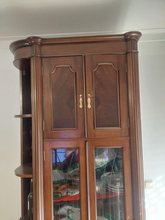 Móvel de sala em madeira de nogueira