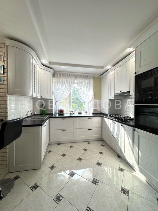 Сучасна 2 х кімнатна квартира. Центр міста Суми