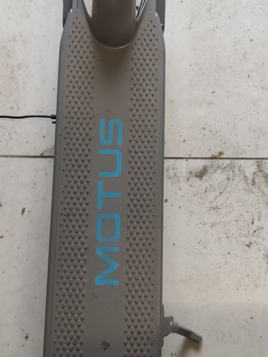 Hulajnoga elektryczna   Motus 10