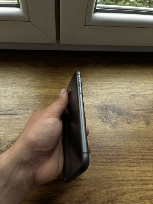 Iphone 11 64gb 81% bateria DOBRY STAN + airpods2