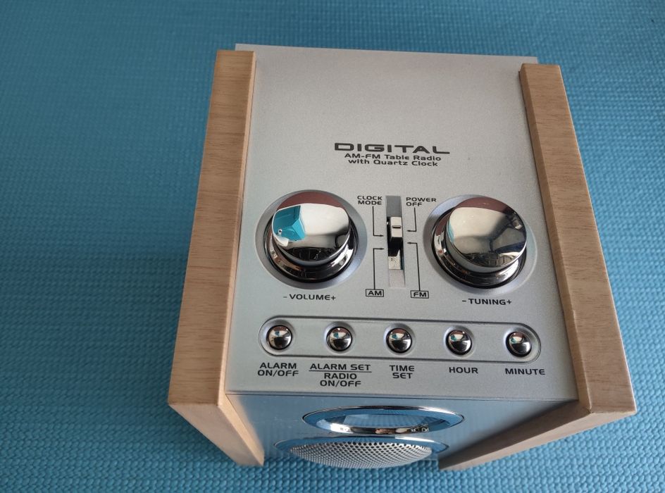 Rádio relógio com alarme