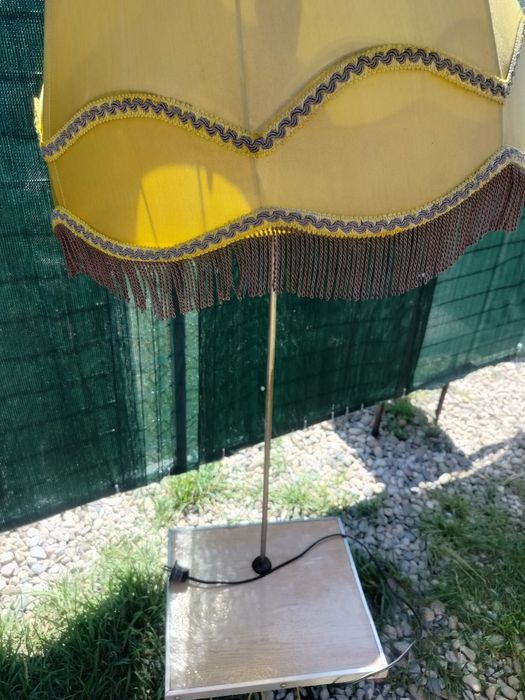 Lampa stojąca retro