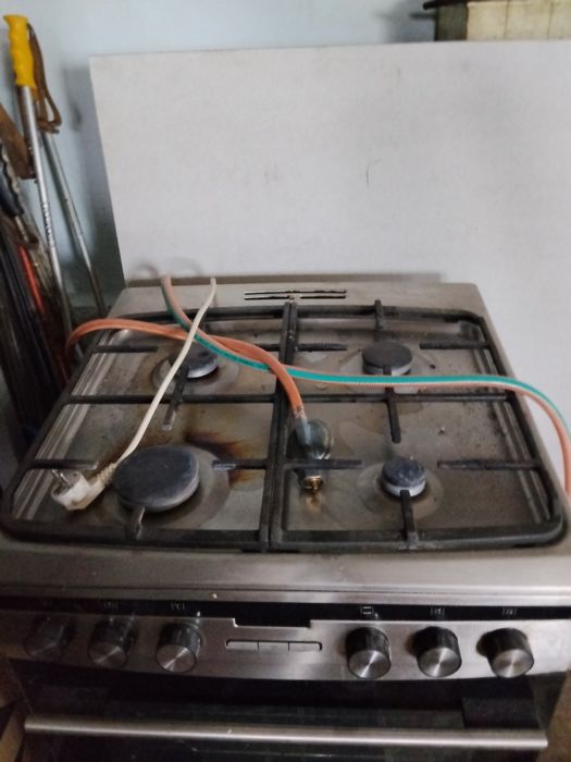Kuchenka gazowo -elektryczna firmy Amica