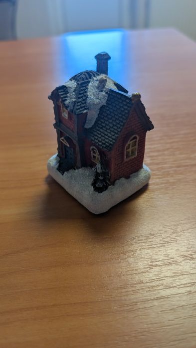 Статуетка будиночок з підсвічуванням