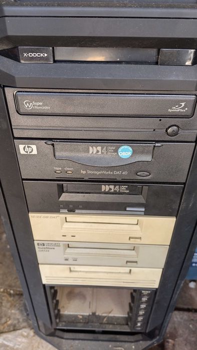 pc serwer dyski kasety 4 dyski 40 tera