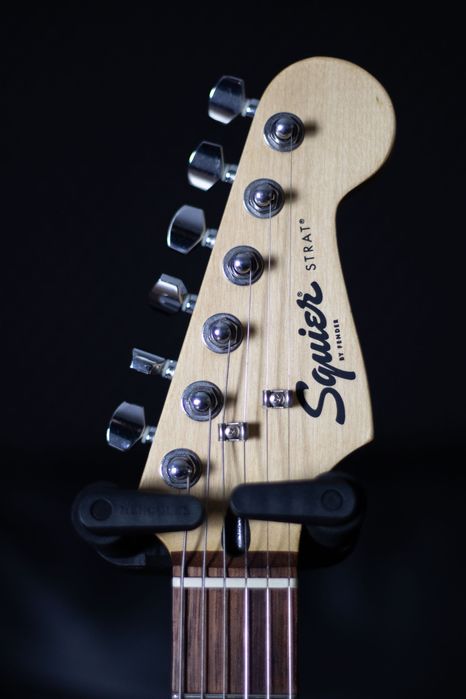 Squier Stratocaster Starter Pack + Frontman 10G Combo Amp - 2020