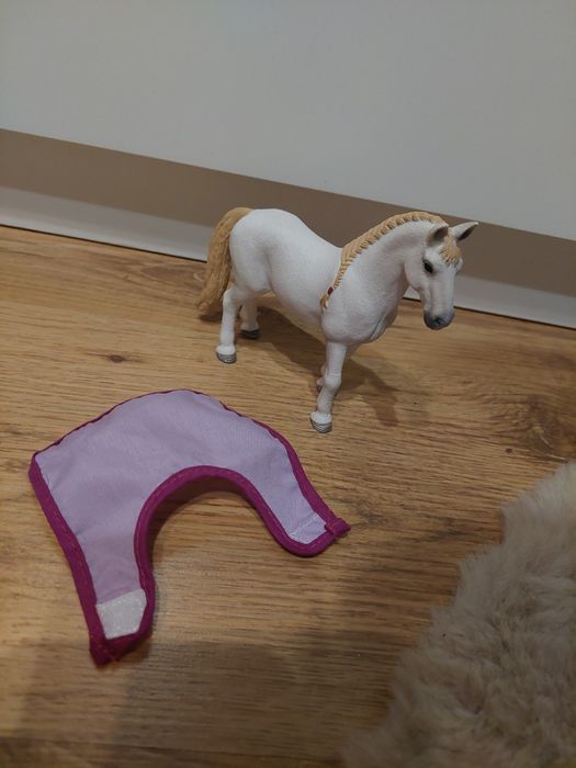 Biały konik schleich