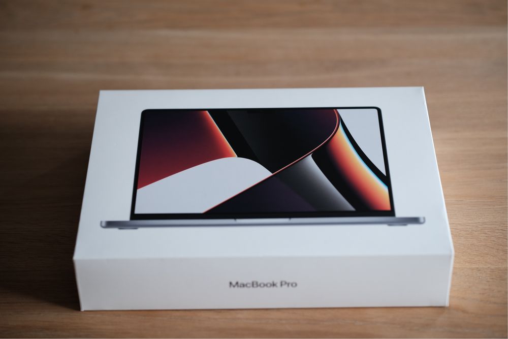 Macbook Pro M1 Pro 10 core, 14,2”, 1TB, 16GB RAM,