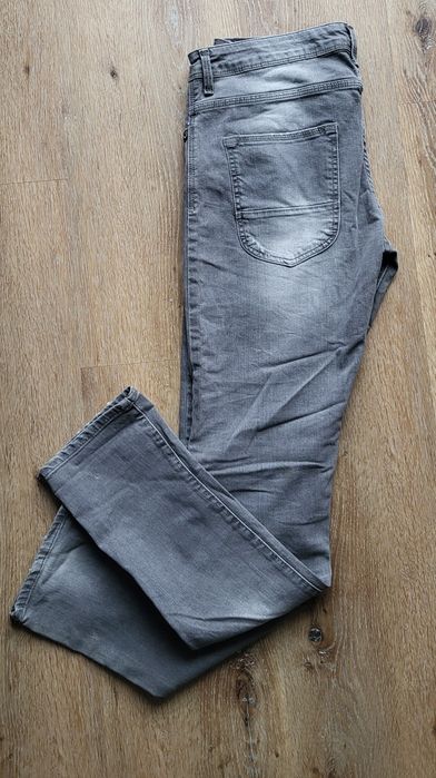 Szare jeansy z przetarciami / spodnie jeansowe vintage / slim fit