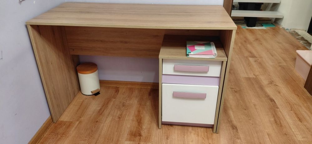Biurko łóżko meble dziewczęce sofa