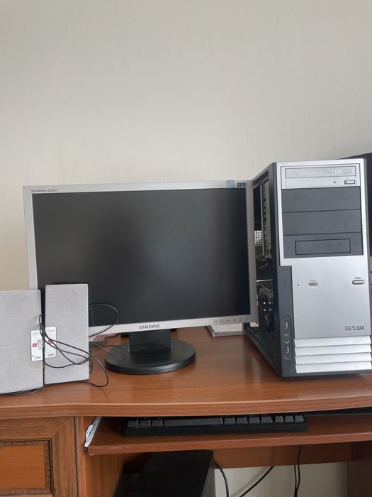 Системний блок та монітор