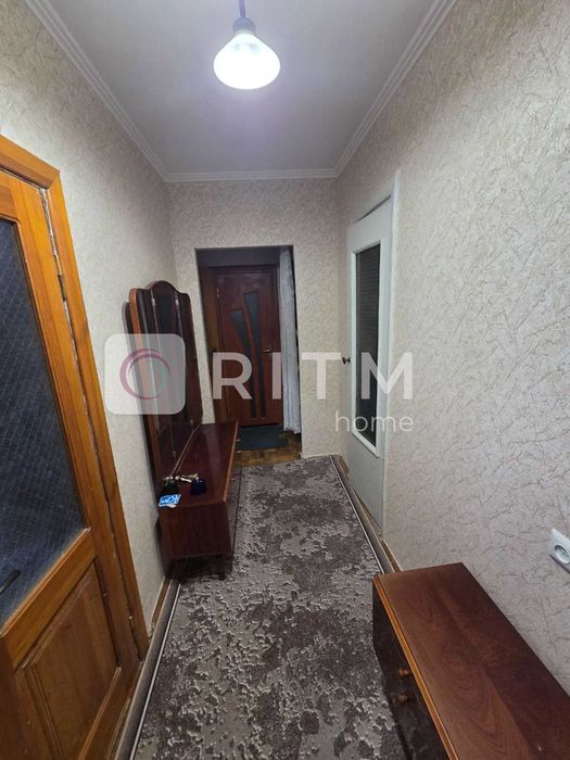 Продається 1-кімнатна квартира в цегляному будинку