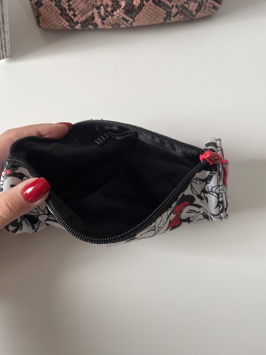 Piórnik z motywem mickey mouse