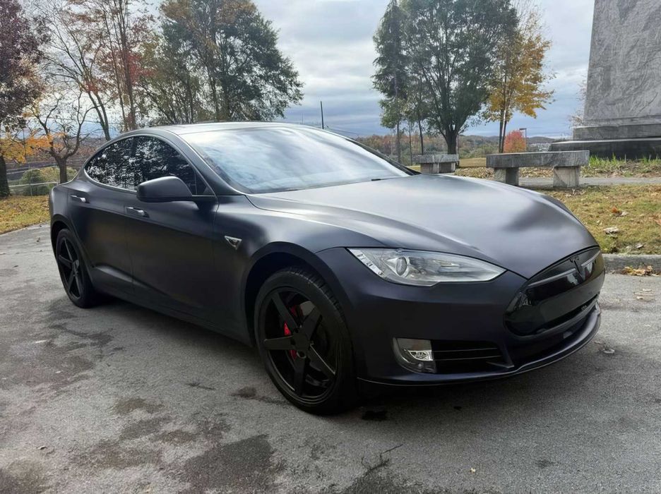 Tesla Model S P85D      2015