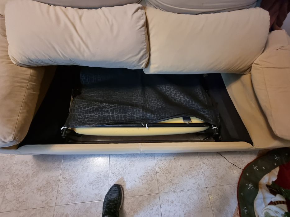 Sofá-cama de dois lugares à venda