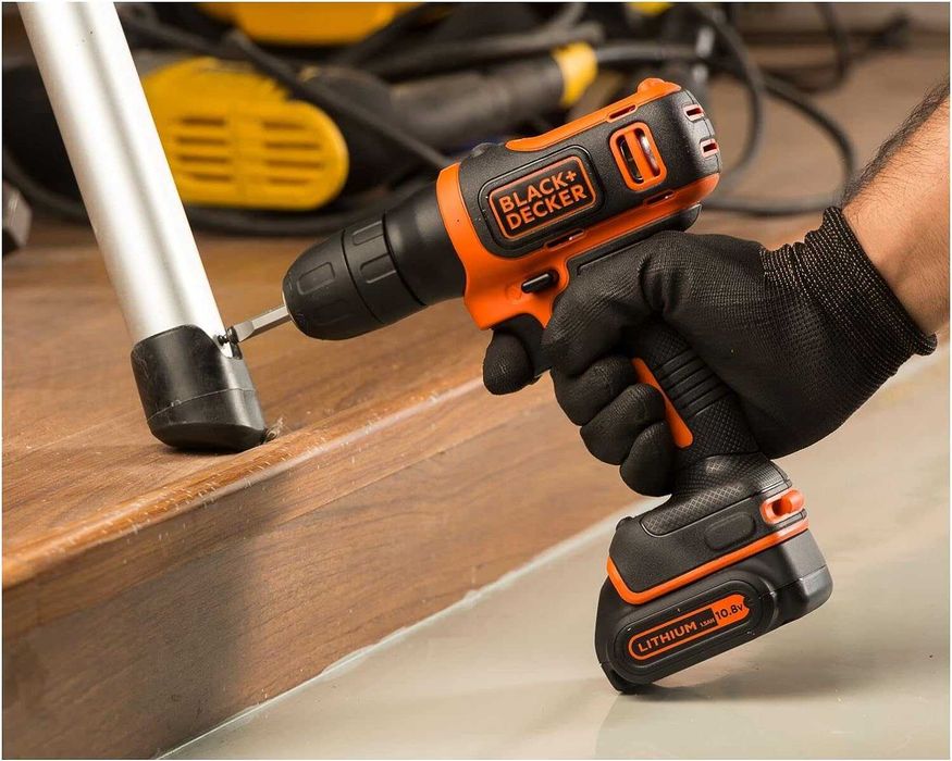 Акумуляторний шуруповерт дриль дрель BLACK+DECKER BDCDD12-QW