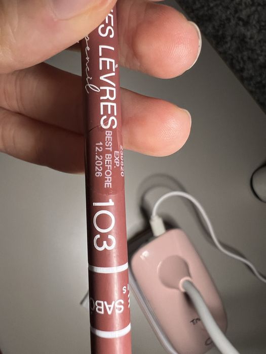 Vivienne sabo 103 олівець для губ новий