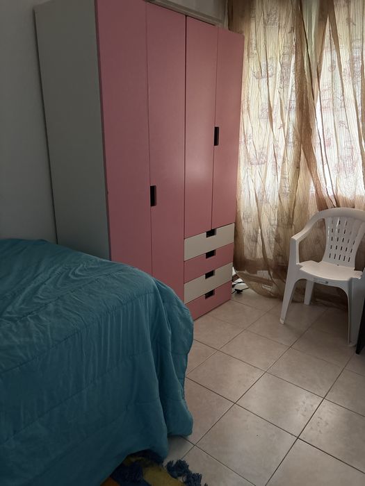 Alugo quarto na amadora