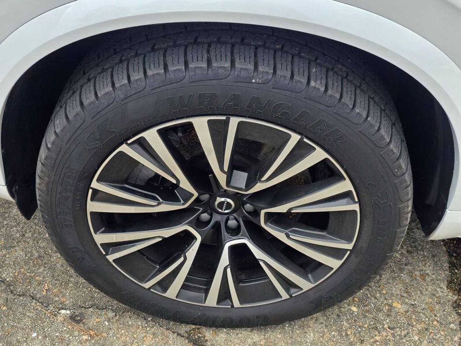 Volvo XC90 T8      2022