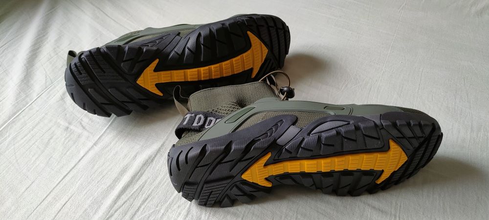 Buty turystyczno-sportowe