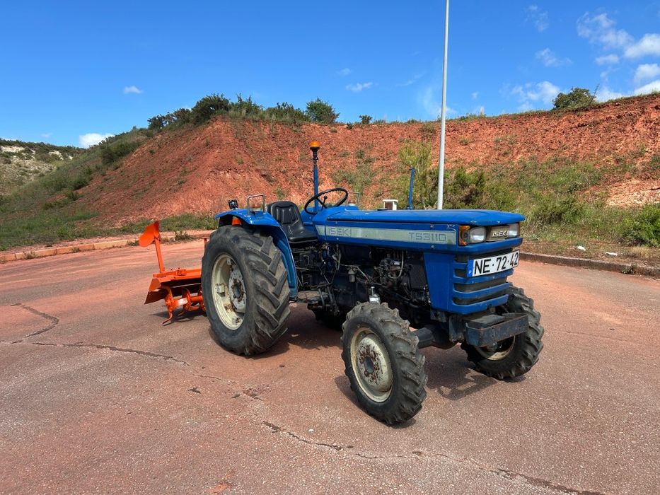 Trator Iseki com Frese Galucho