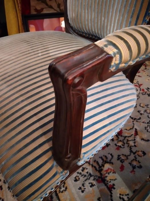 Par de cadeirões franceses em veludo.