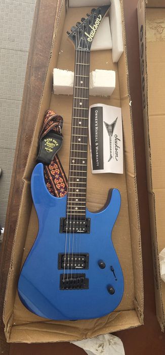 Guitarra Jackson Dinky de 2017