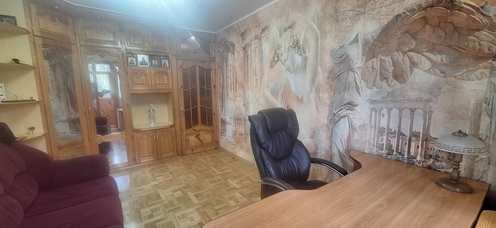 Продам 3 кімнатна квартира біля метро Перемога